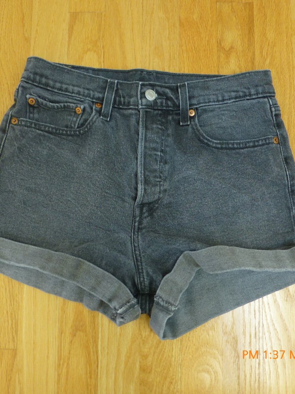 Levi's Women's black cuffed jeans size 30 western